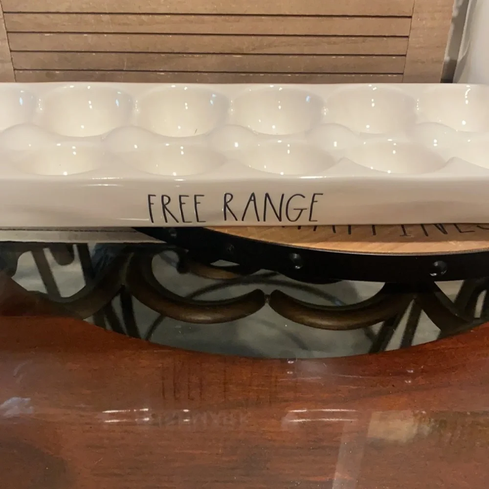RAE DUNN FREE RANGE 12 EGG HOLDER.